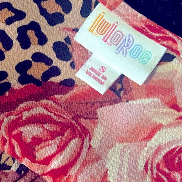 Small Lularoe Shannah button down top - leopard print with pink roses - Picture 4 of 5